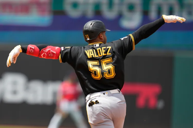 Valdez continues strong start to big league career